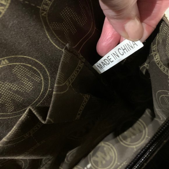 Hand bag, shoulder bag, Black and Grey.17 IN X 11.5 IN, Faux Leather.Wendy Keen. - Picture 14 of 16